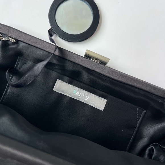 Classic Black Women's Shoulder Bag with Bow Accent - Picture 4 of 6